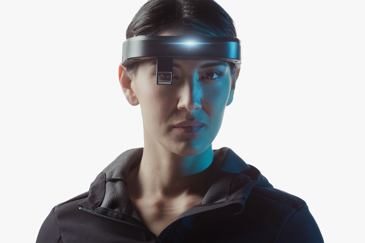 A woman wearing Almer Arc AR solution