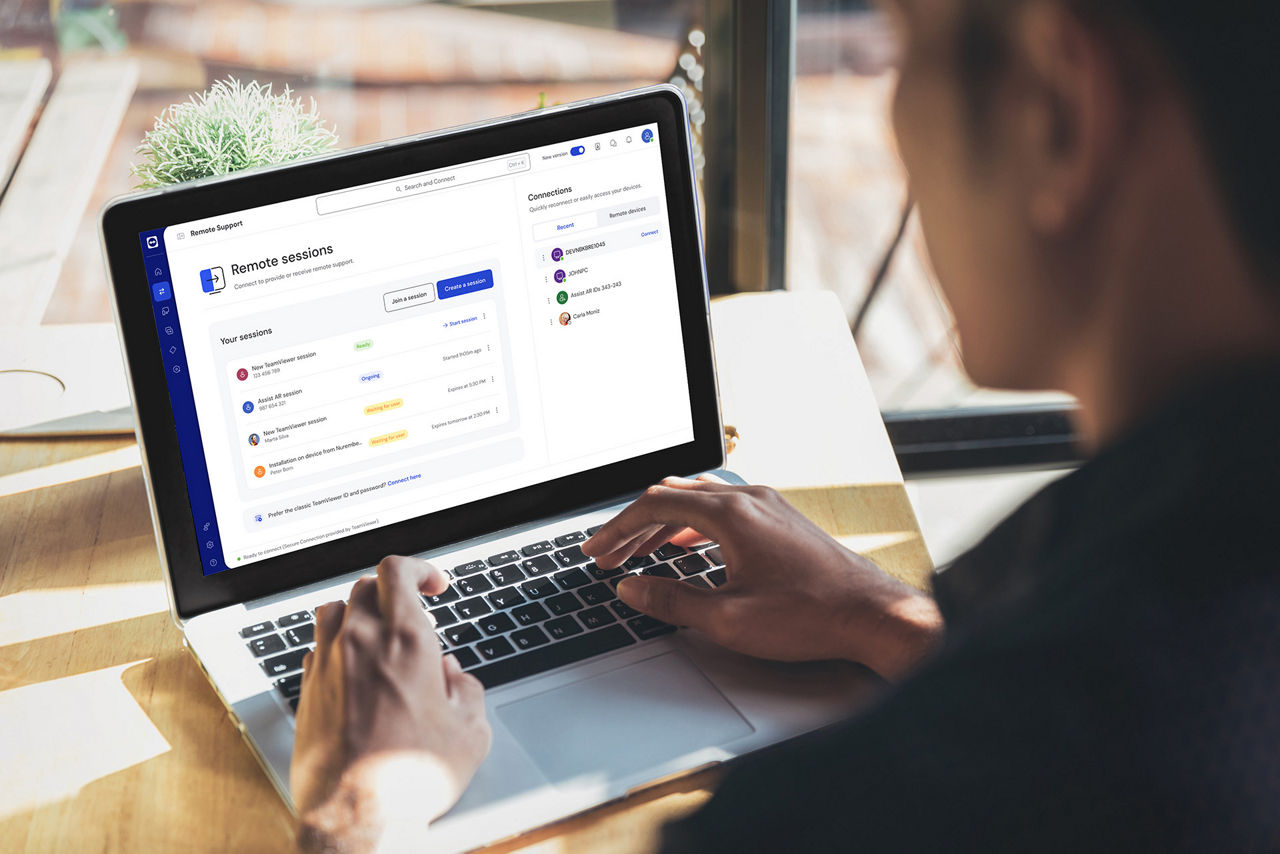IT-ondersteuning werkt met TeamViewer Remote op laptop