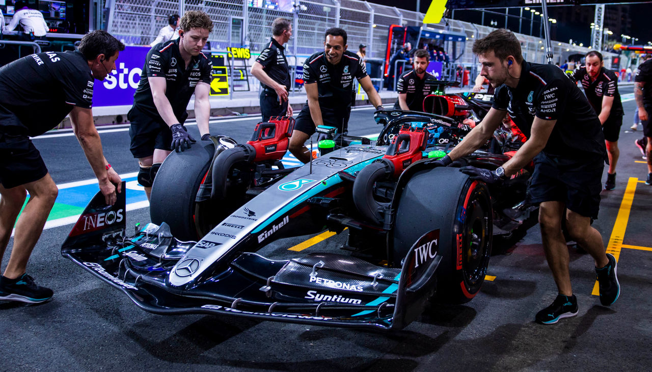 Mercedes-AMG PETRONAS F1 Team positioning car